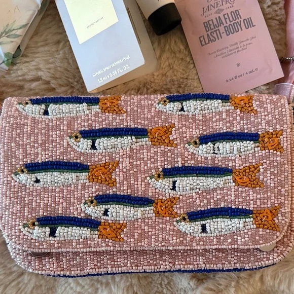 NWT Viral pink sardine beaded bag w/bonus tissues and makeup samples - Picture 2 of 7